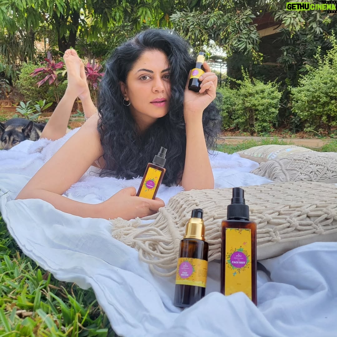Kavita Kaushik - 12.7K Likes - I create ✨️ in times of heavy duty daily soaps i tried creating a cop that was a heroine ✨️
When everyone thought I'm a tomboy I danced and giggled in punjabi films, playing and creating the quintessential girl ✨️
When I was losing my mind, my skin and hair going brittle and dry and almost on a verse of a breakdown i created a new version of me , I studied day and night to create Natural & Ayurvedic recipies that will nourish and heal my body ✨️
I create combinations and balance of Herbs 🌿 plant pulps, pressed stems , seeds and flower juices , i create my own garden of fresh produce where birds and animals come to talk, play and rest ✨️
I try to create everyday into a day of evolution , to get better, to become self sufficient and to share the healing journey and my healthy healing products with so many of you who are just like me ... A creative mess❤️ ✨️
Www.aparnaauntys.com
International customers can watsapp- 9820378775 to order
Harr Harr Mahadev 🙏 Thankful for your guidance and this life