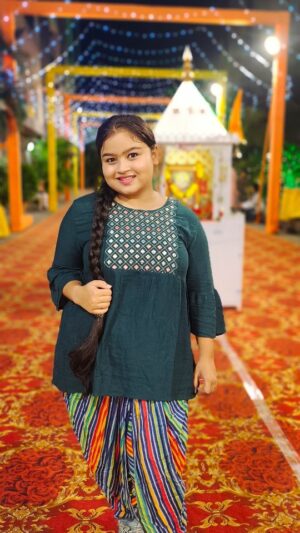 Kavya Ramani Instagram - Tran tran var tran tali pade#garba #navratrivibes