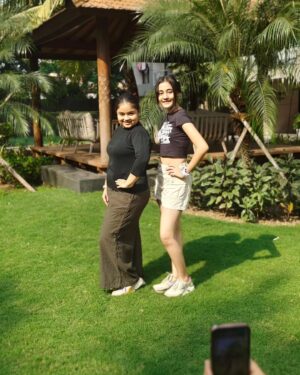 Kavya Ramani Instagram - Spontaneous moments with friends make the best memories.. #bestie #friendship #friendsforever @kavya_ramani_official
@aakritisharma.official