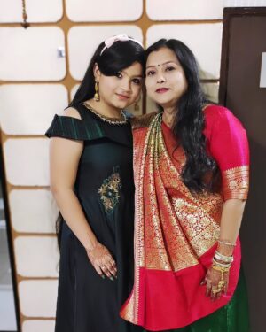 Kavya Ramani Instagram - Happy Women's day 🎉💐 #loveyoumaa❤️ The most inspiring woman in my life. #happywomensday To all the incredible women in the world, shine on, not just today but every single day.💖 @ramani__parul @kavya_ramani_official