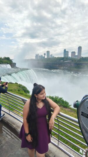 Kavya Ramani Instagram - Niagara falls #In every walk with nature one receives far more than he seeks #niagarafalls #niagarafallscanada #niagarafallsusa #theunitedstatesofamerica #enjoyinglife💯 #USA #mesmerizing #memorable @kavya_ramani_official @drbimalramani @ramani__parul