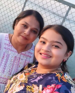 Kavya Ramani Instagram - Happy Women's day 🎉💐 #loveyoumaa❤️ The most inspiring woman in my life. #happywomensday To all the incredible women in the world, shine on, not just today but every single day.💖 @ramani__parul @kavya_ramani_official