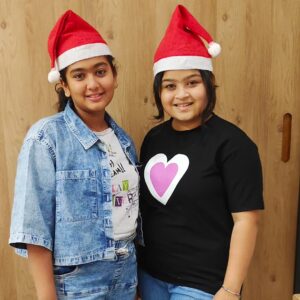 Kavya Ramani Instagram - Merry Christmas #merrychristmas #cousinfun # @bhagi_1004 @kavya_ramani_official @aasthamungra