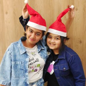 Kavya Ramani Instagram - Merry Christmas #merrychristmas #cousinfun # @bhagi_1004 @kavya_ramani_official @aasthamungra