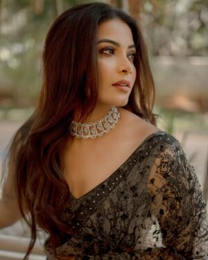 Kavya Shetty Instagram - 🖤✨

Jewellery @navrathan1954 
Styling @mousumilija