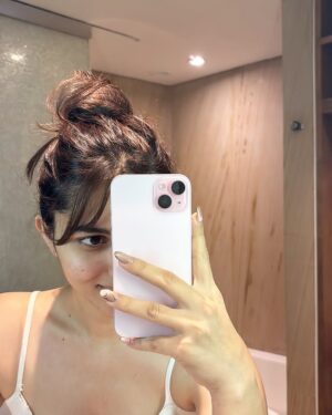 Kayadu Lohar Instagram - march 🌞✨🦄💙
