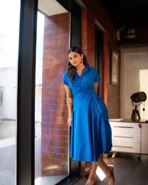 Kayadu Lohar Instagram - Wrapped in love draped in blue ….. romantizising my own existence 🙈💙

 Outfit : @leh.studios 
Jewellery : @litmusindia
Stylist: @hqrukmini
Styling Team: @sxdhksh @rithika___ 
Make up  @artistrybyolivia 
Hair @adithya_jaykumar
Photographer @its_surean