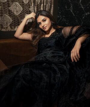 Kayadu Lohar Instagram - Grateful to receive the Find of the Year award! A big thank you to @behindwoodsofficial for this honor. This means so much to me. Thank you to everyone who has supported me on this journey. Excited for what’s ahead! ❤️ 

Outfit by @hafsaaddotcom 
Jewellery @aaranyarentaljewellery 
Drape @manisareedrapist1 
Muah @artistrybyolivia @adithya_jaykumar
Photographer @abhilash_rangi