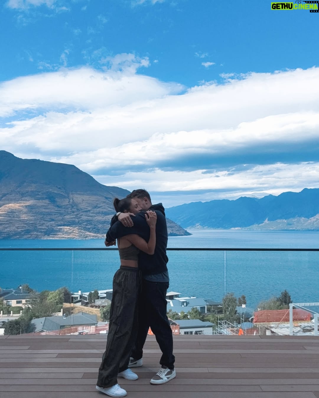 Kayla Itsines - 25.2K Likes - 📍 Queenstown, New Zealand