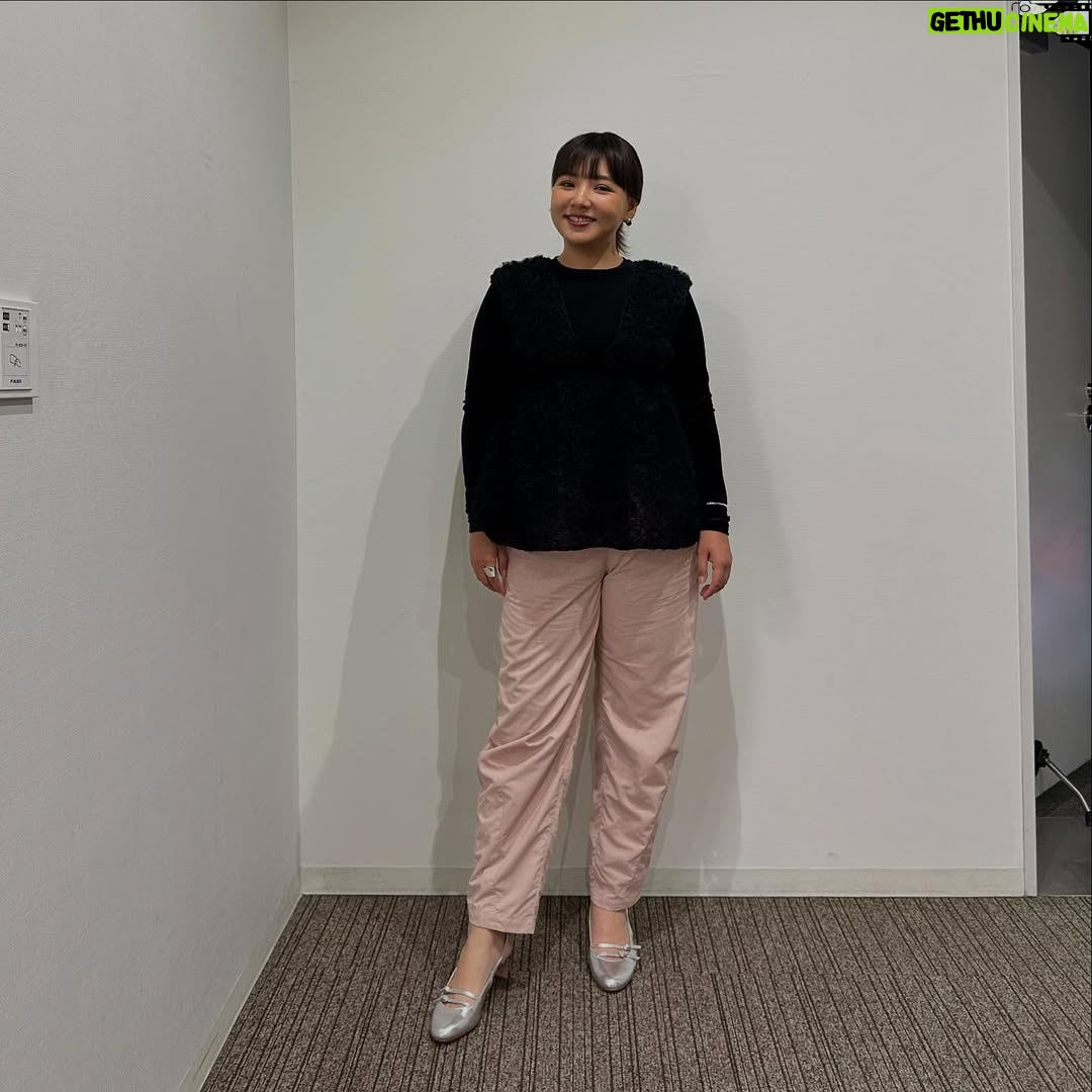 Kayo Noro - 27.7K Likes - 衣装様たちです🙋🏻♀️🙇🏻♀️🙇🏻♀️🙇🏻♀️🙇🏻♀️🙇🏻♀️
・
・
①
gillet @designnworks_ladies_official
shirt with bustier @nanouniverse_official
pants @micaanddeal_official
shoes @kanematsu_official
jewelry @cocoshnik_official
・
・
②③
coat @qualite_official
knit @cadune_official
bustier @mystrada_official
pants @arpege_story
gurkha sandal @tsurubymarikooikawa
pierce,blacelet @unoaerre_japan
ring @zuttoholic
・
④
denim jacket @arpege_story
knit @designnworks_ladies_official
pants @demiluxebeams
sneakers @ugg
ring @artidaoud
・
⑤
one piece @ @freada_official, @freaksstore_official
sneakers @ugg
earrings,ring @lucasjacklondon
・
⑥
vest,pants @abahousemavie
pullover @ships_women_official
pumps @daianashoespress
pierce,ring @zurtoholic
blacelet @unoaerre_japan
・
⑦
blouse @ships_women_official
pants @arpege_story
pumps @tsurubymarikooikawa
pierce @unoaerre_japan
blacelet,ring @zuttoholic
・
⑧⑨
knit @demiluxebeams
skirt @freada_official, @freaksstore_official
boots @steppi_official
jewelry @unoaerre_japan
・
⑩
knit @cadune_official
pants @designnworks_ladies_official
shoes @tsurubymarikooikawa
pierce @zuttoholic
blacelet,ring @unoaerre_japan
・
・
⑪
knit ,skirt @jusglitty_official
boots @tsurubymarikooikawa
jewelry @unoaerre_japan
・
・
⑫
knit @micaanddeal_official
skirt @arpege_story
boots @zara
ring @artidaoud
・
・
⑬
jacket,knit setup @cadune_official
boots @kanematsu_official
jewelry @unoaerre_japan
・
・
⑭
camisole @mystrada_official
shirt @arpege_story
pants @cadune_official
mule@kanematsu_official
pierce,silver ring @unoaerre_japan
smoky quartz ring @mariha_official
・
・
⑮
one piece @lounie_jp
gillet @stola.jp
pumps @tsurubymarikooikawa
jewelry @unoaerre_japan
・
・
⑯
tulle blouse @mystrada_official
velour pullover @micaanddeal_official
pants @cadune_official
pumps @tsurubymarikooikawa
jewelry @unoaerre_japan
・
・
⑯
blouse @qualite_official
overalls @theshoptk_official
pumps @kanematsu_official
jewelry @artidaoud
・
・
⑰
jumper skirt @jusglitty_official
knit @micaanddeal_official
boots @tsurubymarikooikawa
jewelry @unoaerre_japan
・
・
⑱
knit @cadune_official
skirt @mystrada_official
boots @dianashoespress
pierce @unoaerre_japan
rings @zuttoholic
・
・
⑲
kimono @kimono_vasara,@vasara_kimono