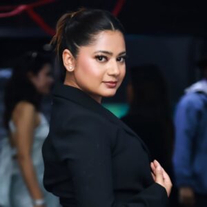 Keki Adhikari Instagram - About last night 🖤

#Mummy is by far the best horror thriller Nepali movie I have watched. Highly recommended!!

Team: Makeup by @shradha_maskey ❤️
Hair @ritu.chhantyal @hairstylist_rgm 

📷️ @anzaankc__