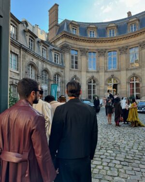 Kellyn Sun Instagram - I enjoyed this beautiful day in Paris, watching the show @saramrad, from hand-embroidered petals to innovative fabrics, this collection celebrates both the beauty of tradition and the momentum towards the future. 👏🏼

Thank you @giorgiaviolacom 🙏🏼