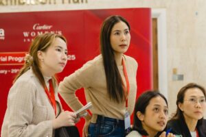 Khemupsorn Sirisukha Instagram - Cartier Women’s Initiative: CWI Entrepreneurial Program Thailand 2025♥️♥️♥️ ที่ทาง CWI ได้ร่วมกับจุฬาลงกรณ์มหาวิทยาลัย จัดการฝึกอบรมหลักสูตรสำหรับผู้ประกอบการหญิงค่ะ 🥹👍🏻🌟✨👏🏻♥️🤗🥰

เชอรี่ได้เข้ารับการอบรมมาหลายสัปดาห์แล้วขอบอกเลยว่าเป็นหลักสูตรที่เป็นประโยชน์กับผู้ประกอบการอย่างเชอรี่มากๆ ค่ะ ชอบมากกกกกกกๆ ค่ะ 🥹👍🏻♥️✨ ต้องขอขอบพระคุณอาจารย์หนึ่ง รศ.ดร. ปรีชญา สิทธิพันธุ์ ที่ออกแบบหลักสูตรได้ดีมากๆ เลยค่ะ วิทยากรแต่ละท่านที่คัดสรรมาสุดยอดมากๆ 
ค่ะ ได้เรียนรู้ในหลากหลายมิติ สำหรับองค์ความรู้ในการเป็นผู้ประกอบการที่จะนำพาธุรกิจให้เติบโตแข็งแรง เพื่อที่จะสร้างผลกระทบเชิงบวกได้ยิ่งๆ ขึ้นไป โดยเฉพาะอย่างยิ่งเรื่อง Finance ที่เชอรี่เองแอบหนีมาตลอดเลยค่าา แฮ่😅😅😅

แต่พอได้เรียนกลับรู้สึกว่าไฟแนนซ์เป็นเรื่องที่ไม่ได้ยากอย่างที่คิดไว้ และเป็นประโยชน์ และสำคัญจำเป็นมากๆ สำหรับเจ้าของธุรกิจ จำเป็นที่จะมีความรู้ความเข้าใจเรื่องการเงิน การลงทุนอย่างน้อยในระดับพื้นฐาน 

สุดยอดจริงๆ ค่ะ 🥹👍🏻👏🏻👏🏻👏🏻♥️♥️♥️ 
ปีนี้ประเทศไทยเป็นเจ้าภาพในการจัด CWI ด้วยนะคะ สำหรับผู้หญิงท่านไหนที่สนใจสมัครขอทุน เตรียมตัวรอฟังรายละเอียดการสมัครได้เลยนะคะ เร็วๆ นี้ค่า 🥹🤗♥️♥️♥️🚀🌟✨🥰

#ChulaXCartierWomensInitiative
#CWIThailand 
#CartierWomensInitiative