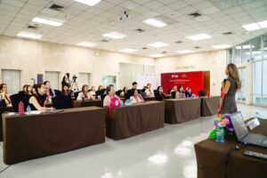 Khemupsorn Sirisukha Instagram - Cartier Women’s Initiative: CWI Entrepreneurial Program Thailand 2025♥️♥️♥️ ที่ทาง CWI ได้ร่วมกับจุฬาลงกรณ์มหาวิทยาลัย จัดการฝึกอบรมหลักสูตรสำหรับผู้ประกอบการหญิงค่ะ 🥹👍🏻🌟✨👏🏻♥️🤗🥰

เชอรี่ได้เข้ารับการอบรมมาหลายสัปดาห์แล้วขอบอกเลยว่าเป็นหลักสูตรที่เป็นประโยชน์กับผู้ประกอบการอย่างเชอรี่มากๆ ค่ะ ชอบมากกกกกกกๆ ค่ะ 🥹👍🏻♥️✨ ต้องขอขอบพระคุณอาจารย์หนึ่ง รศ.ดร. ปรีชญา สิทธิพันธุ์ ที่ออกแบบหลักสูตรได้ดีมากๆ เลยค่ะ วิทยากรแต่ละท่านที่คัดสรรมาสุดยอดมากๆ 
ค่ะ ได้เรียนรู้ในหลากหลายมิติ สำหรับองค์ความรู้ในการเป็นผู้ประกอบการที่จะนำพาธุรกิจให้เติบโตแข็งแรง เพื่อที่จะสร้างผลกระทบเชิงบวกได้ยิ่งๆ ขึ้นไป โดยเฉพาะอย่างยิ่งเรื่อง Finance ที่เชอรี่เองแอบหนีมาตลอดเลยค่าา แฮ่😅😅😅

แต่พอได้เรียนกลับรู้สึกว่าไฟแนนซ์เป็นเรื่องที่ไม่ได้ยากอย่างที่คิดไว้ และเป็นประโยชน์ และสำคัญจำเป็นมากๆ สำหรับเจ้าของธุรกิจ จำเป็นที่จะมีความรู้ความเข้าใจเรื่องการเงิน การลงทุนอย่างน้อยในระดับพื้นฐาน 

สุดยอดจริงๆ ค่ะ 🥹👍🏻👏🏻👏🏻👏🏻♥️♥️♥️ 
ปีนี้ประเทศไทยเป็นเจ้าภาพในการจัด CWI ด้วยนะคะ สำหรับผู้หญิงท่านไหนที่สนใจสมัครขอทุน เตรียมตัวรอฟังรายละเอียดการสมัครได้เลยนะคะ เร็วๆ นี้ค่า 🥹🤗♥️♥️♥️🚀🌟✨🥰

#ChulaXCartierWomensInitiative
#CWIThailand 
#CartierWomensInitiative
