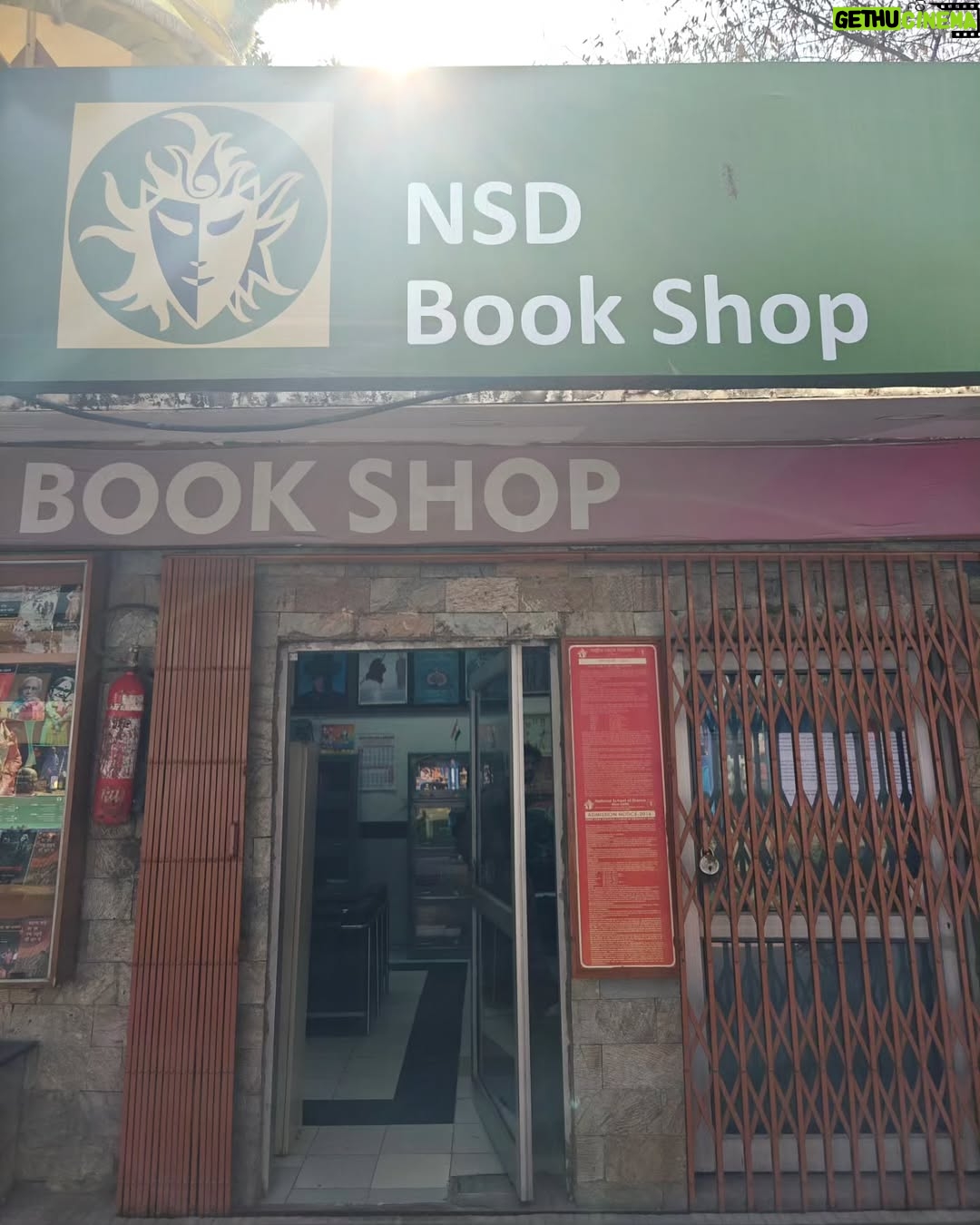 Khushboo Kamal - 10.5K Likes - Had a quick visit to NSD this time on my Delhi trip..
#actorinsideme #theatre #training #passion #foreverlove #star #bornactor