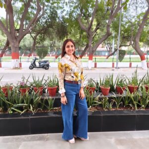 Khushboo Kamal Instagram - Have you ever worn a Newspaper 😃📰 🗞️?