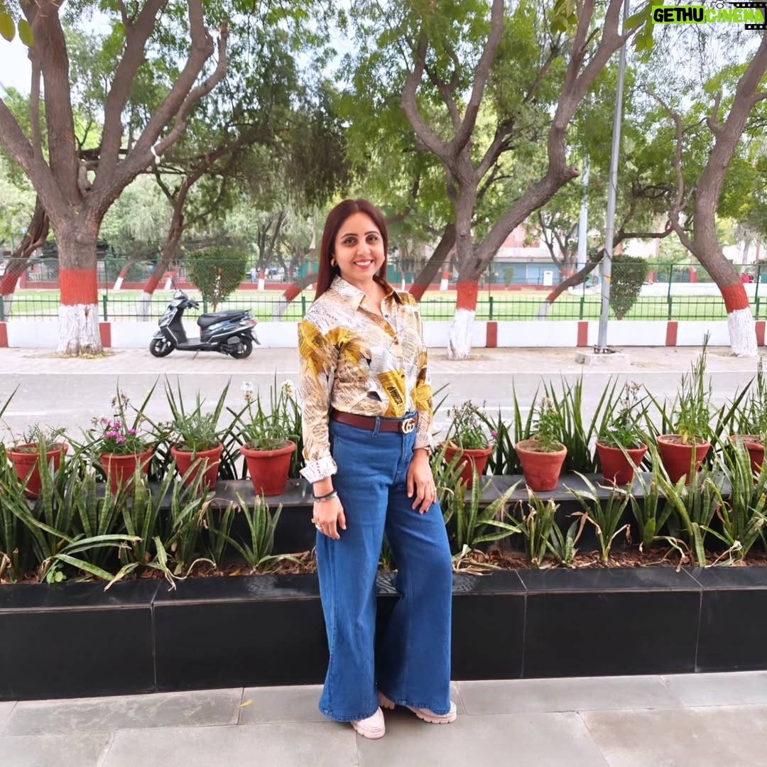 Khushboo Kamal - 9.8K Likes - Have you ever worn a Newspaper 😃📰 🗞️?