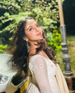 Actress Khushi Dubey HD Photos and Wallpapers March 2025