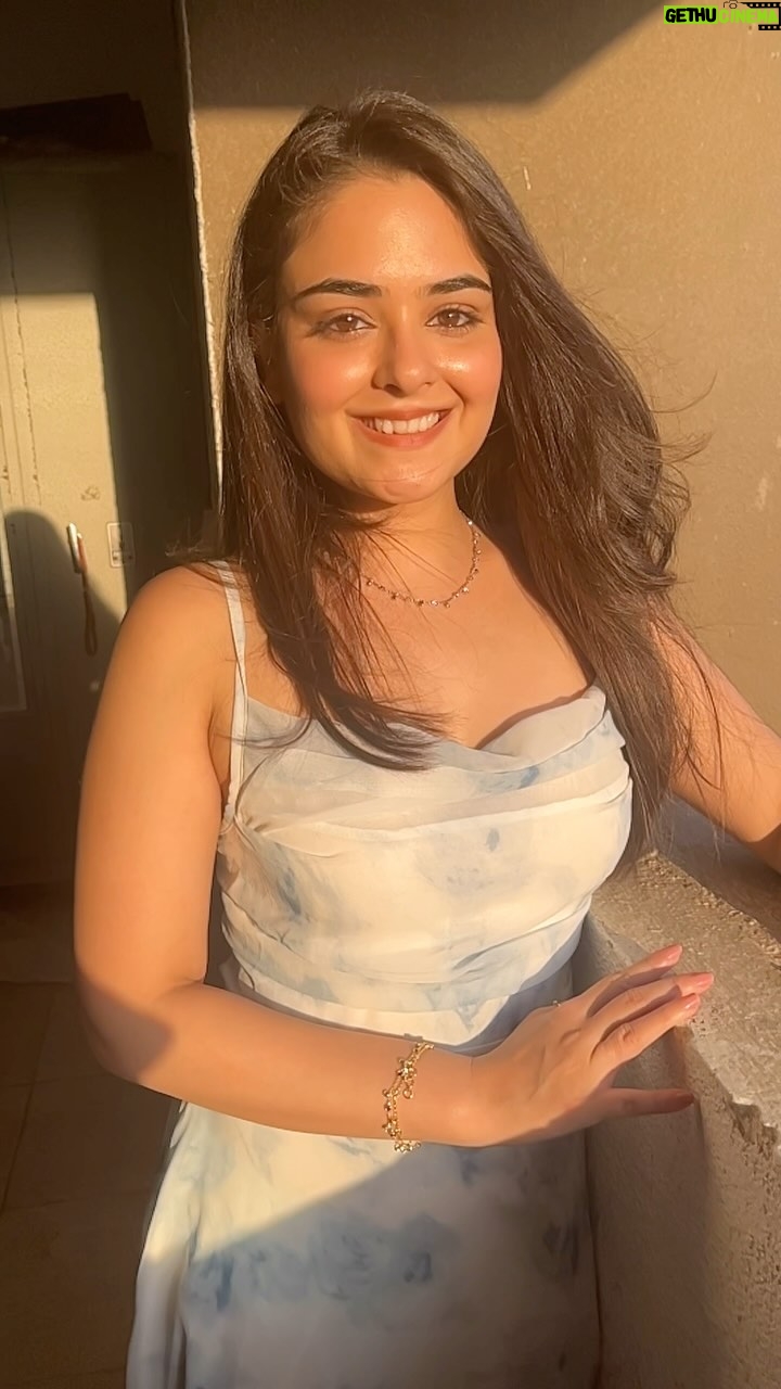 Khushi Mishra - 13K Likes - Romanticising life like I’m in an Imtiaz Ali movie😌