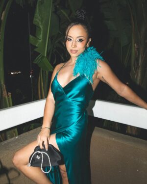 Kiana Madeira Instagram - Oh, how we danced 😍 Thank you @vanityfair for having us at the Young Hollywood Vanities Party ♥️ 

📸 @shotbyorion 
👗 @mrenriquemelendez 
💁🏽‍♀️ @chousner 
💄 @taylourchanel 
👏🏽 @tfg.pr 
🪡 @auntfunkyscloset 
♥️♥️ @alyssa_rabie & @meganzina 

#VFVanities