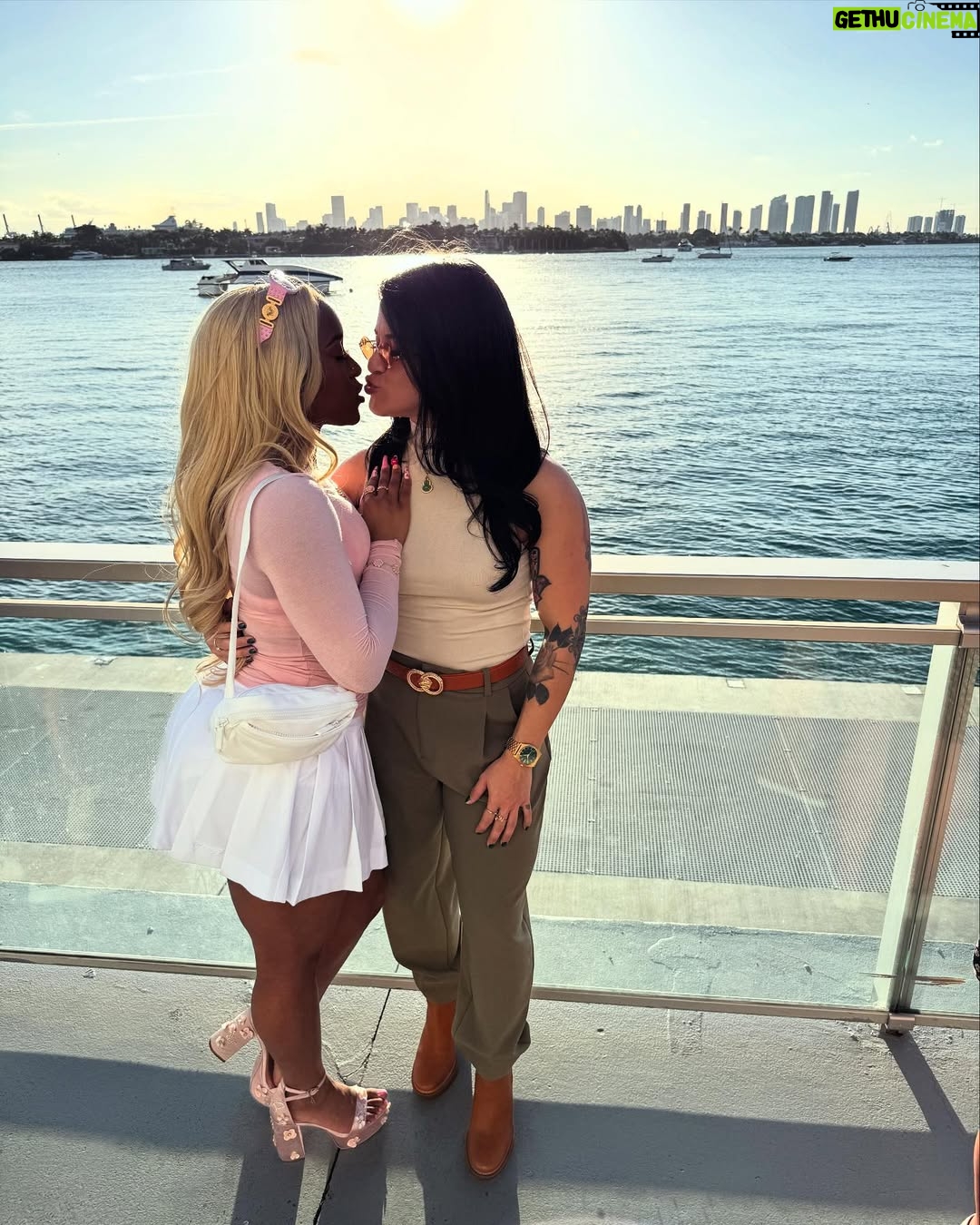 Kiera Hogan - 6.1K Likes - Lost in the ocean’s beauty, but even more lost in your love 🌊❤️
📸 @mqay_