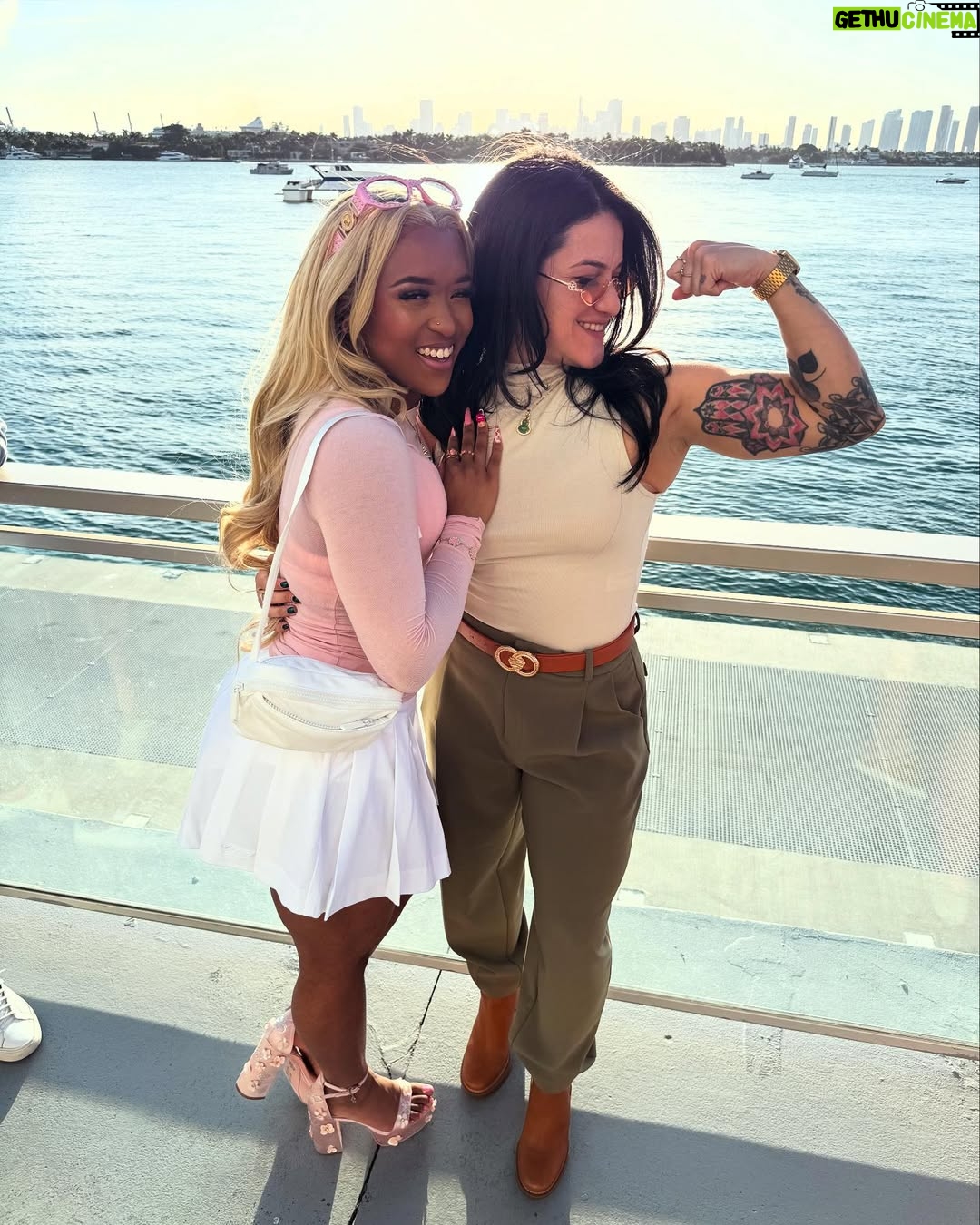 Kiera Hogan - 6.1K Likes - Lost in the ocean’s beauty, but even more lost in your love 🌊❤️
📸 @mqay_