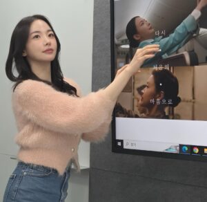 Kim Chae-eun Instagram - 요기 .. 저..예요 … 💕