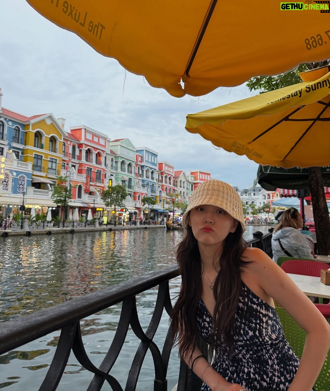 Kim Ji-eun - 234.1K Likes - 🌴🏖️🥥🥖