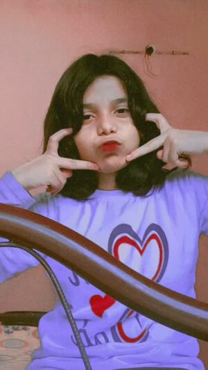 Kim Si-a Instagram - It hits like a earthquake 🫨 @sooyaaa__