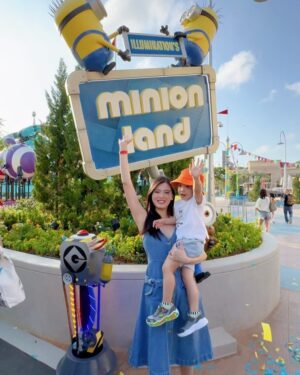 Kimberly Chia Instagram - Brought my minions to Minion Land!! 😛🍌