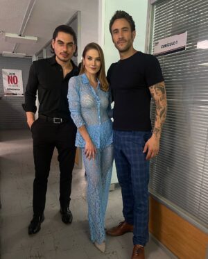 Kimberly Dos Ramos Instagram - Mi Angellí 👰🏼❤️ siendo felíz en su boda civil ⁣
con el Pepe Emilio en @vivirdeamorof ♥️👏🏻🥳.! ⁣
Que tal la boda , les gustó😏🥰???? ⁣
Mucho bailongooooo 🎵 💃🏼 🕺.⁣
⁣
El vestido 👗 y el #outfit azul de Angellí me encantooo 😍. ⁣
⁣
La 📸 #8 yoooo siendo yooooo 🤣😂 ! ⁣
⁣
Gracias a todos por tanto cariño y amor en los últimos capítulos 🥲🥹 ♥️🙏🏻. ⁣
⁣
#vivirdeamor #novela #amor #mexico #josgelli .⁣