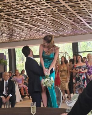 Kimberly Dos Ramos Instagram - Mi Angellí 👰🏼❤️ siendo felíz en su boda civil ⁣
con el Pepe Emilio en @vivirdeamorof ♥️👏🏻🥳.! ⁣
Que tal la boda , les gustó😏🥰???? ⁣
Mucho bailongooooo 🎵 💃🏼 🕺.⁣
⁣
El vestido 👗 y el #outfit azul de Angellí me encantooo 😍. ⁣
⁣
La 📸 #8 yoooo siendo yooooo 🤣😂 ! ⁣
⁣
Gracias a todos por tanto cariño y amor en los últimos capítulos 🥲🥹 ♥️🙏🏻. ⁣
⁣
#vivirdeamor #novela #amor #mexico #josgelli .⁣