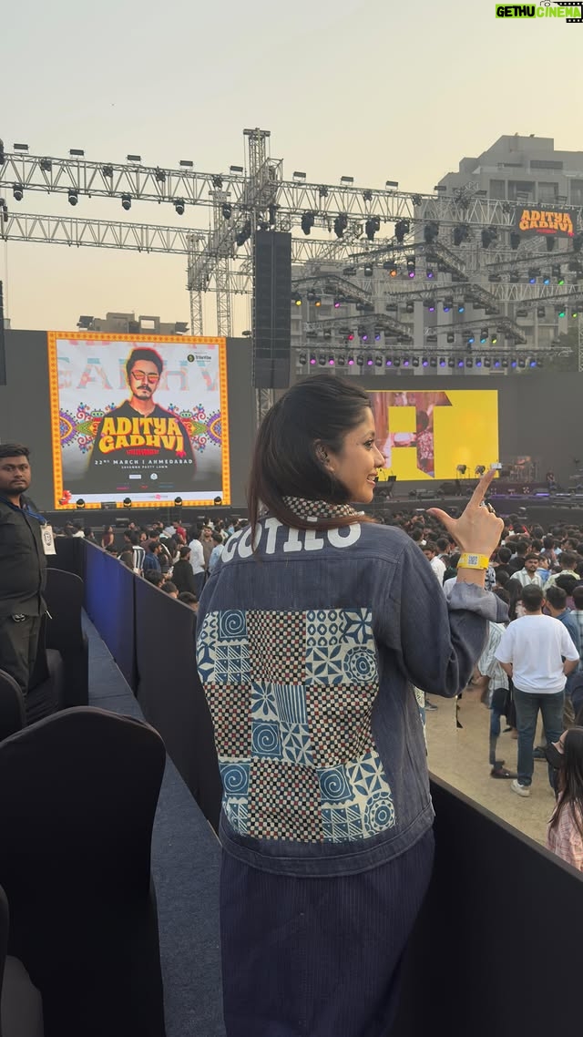 Kinjal Rajpriya - 30.7K Likes - જમાવટ બાપ જમાવટ 🔥
He came, he performed, he created History !!!!!!!
Against all the odds, he along with his truly marvellous *team* are already on their way to making Gujarat & Gujarati Language, GLOBAL !! 🫡
રીલમાં કેપ્શન English માં લખ્યા છે .. bcoz AG is now GLOBAL 🤟
#Historic #AdityaGadhviLiveInConcert