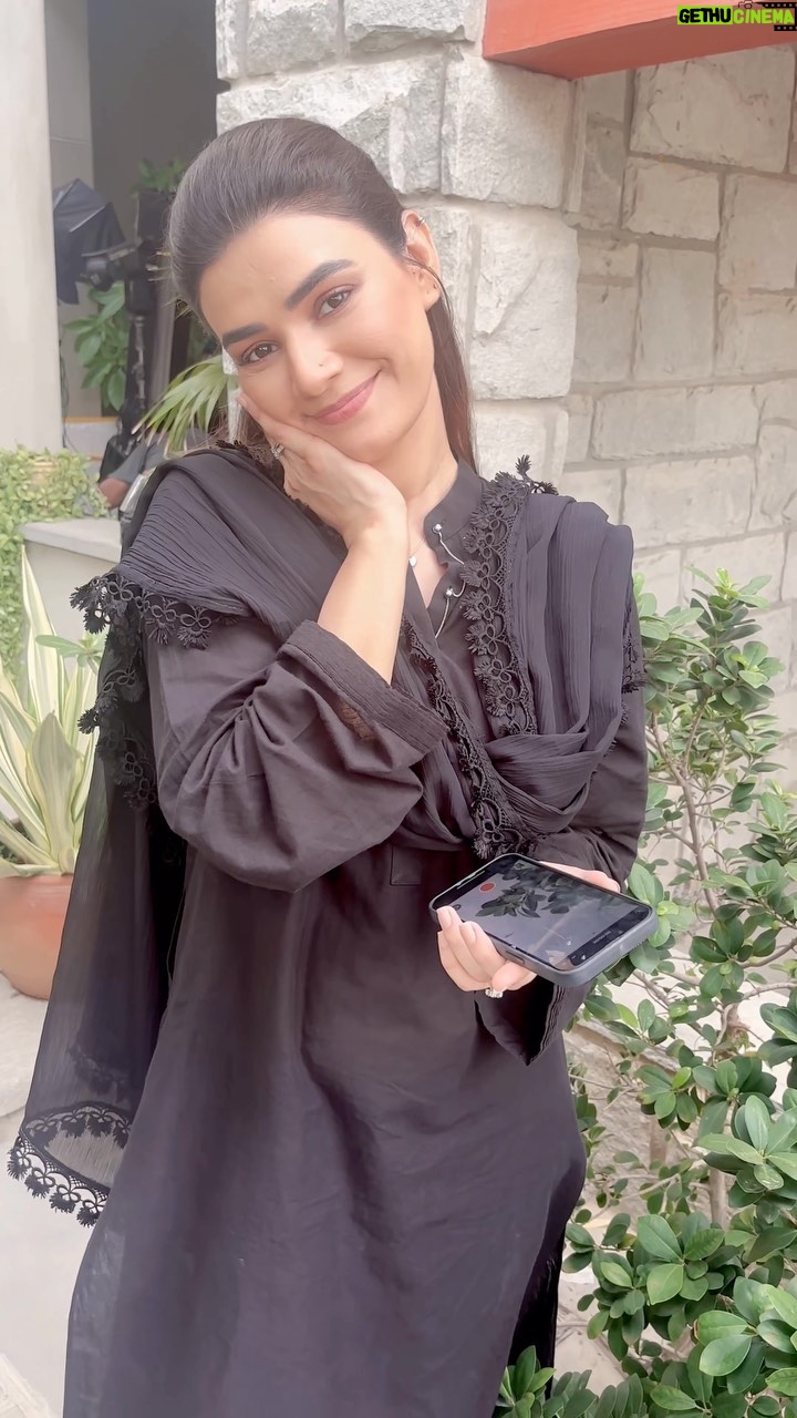 Kiran Haq - 10.8K Likes - ☀️ Battling the blazing heat to bring you the best! Our #Hasrat cast is heating things up this summer with their dedication on set. 🎬🔥
Don’t miss to watch Hasrat daily at 7:00 pm on #ARYDigital
#SummerShoots #Dedication #HasratCast #BigBangEntertainment #FahadSheikh #KiranHaq #RubinaAshraf #JaniceTessa @hoorainlykaalioffical