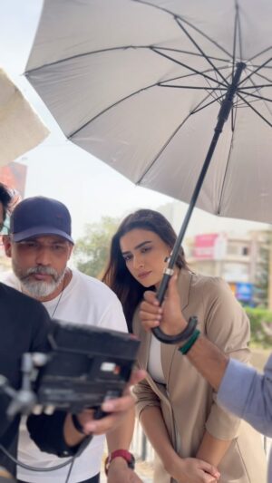 Kiran Haq Instagram - Love, laughter, and unforgettable memories 
incredible experience to work with u @meesamnazar 🫂  or Ghayas Kya kahne ap K such a hardworking n most talented DOP u r God bless u @ghayas_uddin_siddiqi 
& no one like u sheikh sb tusi great ho @imfahadsheikh & my baby doll u knw I love u @janice_tessa I knw thori zada hi emotional ho gai but I seriously love u guys