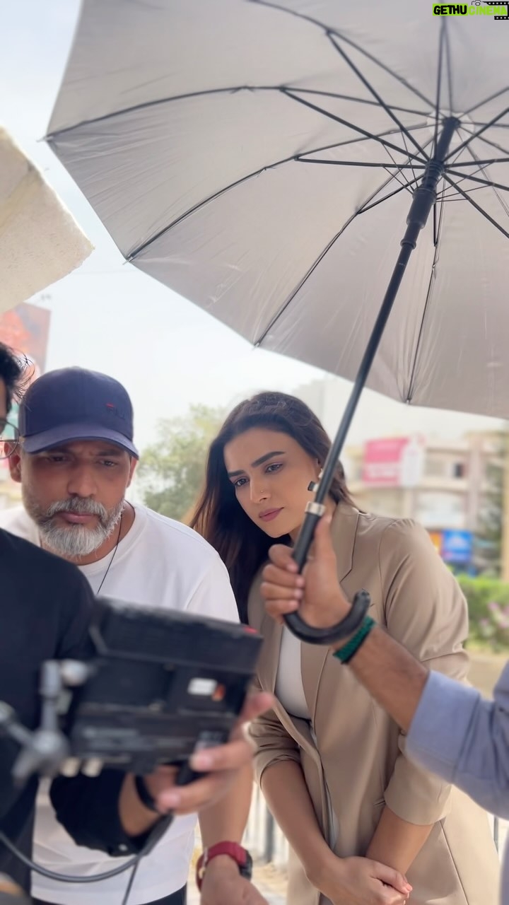 Kiran Haq - 3.4K Likes - Love, laughter, and unforgettable memories
incredible experience to work with u @meesamnazar 🫂 or Ghayas Kya kahne ap K such a hardworking n most talented DOP u r God bless u @ghayas_uddin_siddiqi
& no one like u sheikh sb tusi great ho @imfahadsheikh & my baby doll u knw I love u @janice_tessa I knw thori zada hi emotional ho gai but I seriously love u guys