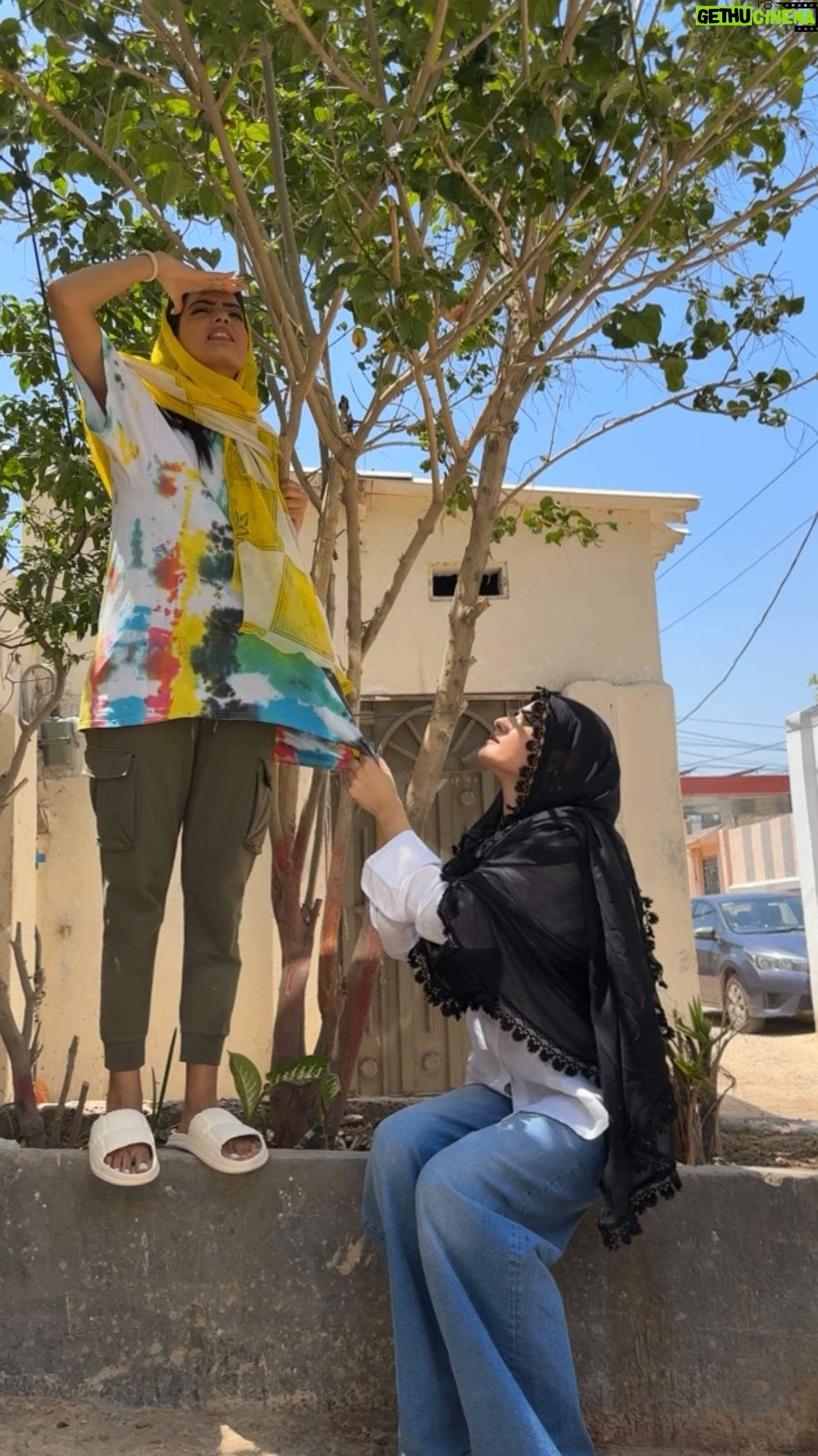 Kiran Haq - 68.5K Likes - Tara or sitara 🤝🏼
.
.
.
On set shenanigans.
#tarasutaria #hasrat #worklife #fun