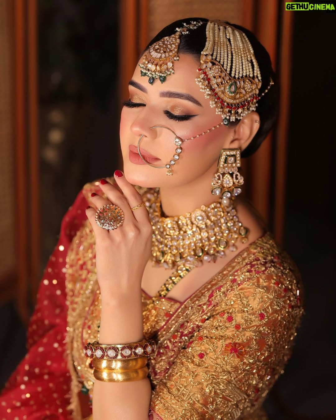 Kiran Haq - 7.1K Likes - KIRAN! ❤️
Signature bridal campaign by @saminahairandmakeupstudio
Mua/Hair: @saminahairandmakeupstudio
Celeb: @kiranhaqofficial
Dress: @sassy.thrift.store28
Jewellery: @opalbymadihaihsan
Location: @skinfinitybykiran
#celeberity #makeup #shoot #maribalviphotography #lahore #canada #pakistan #kiranhaq