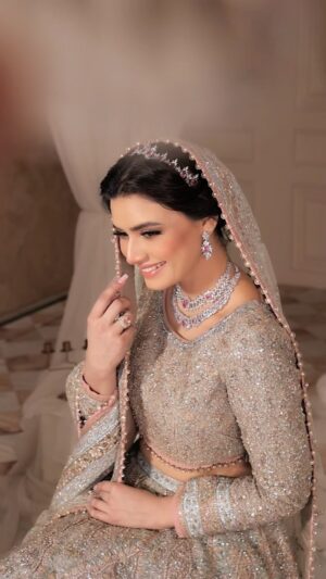 Kiran Haq Instagram - Our skilled team guarantees the best treatment and services for your bridal makeover, making your special day even more unforgettable.

Book your appointment now: 0321-0907777. 

Makeup & Styling: @skinfinitybykiran 
Videography: @bilal.taariq 
Outfit: @officialfahadhussayn 
Jewellery: @akjewelspk 

#skinfinity #skinfinitybykiran #kiranhaq #beautysalon