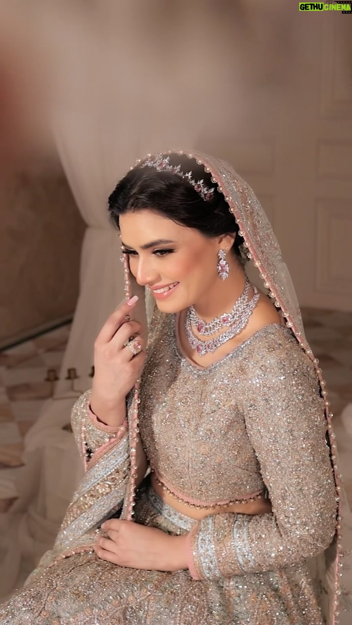Kiran Haq - 3.9K Likes - Our skilled team guarantees the best treatment and services for your bridal makeover, making your special day even more unforgettable.
Book your appointment now: 0321-0907777.
Makeup & Styling: @skinfinitybykiran
Videography: @bilal.taariq
Outfit: @officialfahadhussayn
Jewellery: @akjewelspk
#skinfinity #skinfinitybykiran #kiranhaq #beautysalon