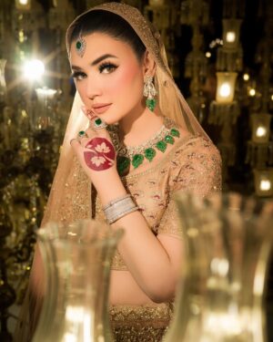 Kiran Haq Instagram - Beauty ❤️✨ @kiranhaqofficial for @minahilandzouhaofficial 
Amazing work by @bilalsaeedphotography 
Jewels by @farhatalijewellers