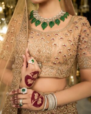 Kiran Haq Instagram - Beauty ❤️✨ @kiranhaqofficial for @minahilandzouhaofficial 
Amazing work by @bilalsaeedphotography 
Jewels by @farhatalijewellers
