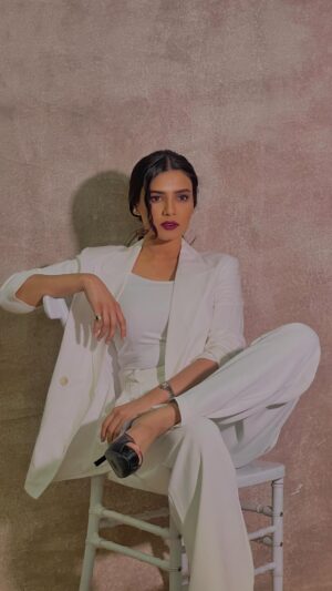 Kiran Haq Instagram - Stay tuned …………
#Hasrat