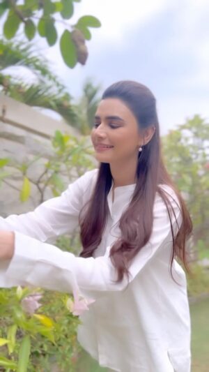 Kiran Haq Instagram - 🤍🌷