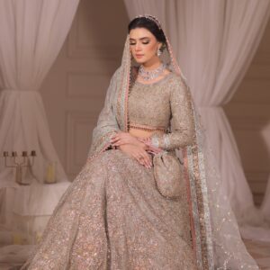 Kiran Haq Instagram - Trust our expert makeup team to create a stunning, timeless look tailored just for you on your big day.

Book your main day bridal makeover now:  923210907777.

Makeup & Styling: @skinfinitybykiran 
Outfit: @officialfahadhussayn
Photography: @deeveesofficial 
Jewellery: @akjewelspk 

#skinfinity #skinfinitybykiran #kiranhaq #bridalmakeup 
#beautysalon