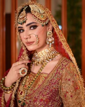 Kiran Haq Instagram - KIRAN! ❤️ 
Signature bridal campaign by @saminahairandmakeupstudio 

Mua/Hair: @saminahairandmakeupstudio 
Celeb: @kiranhaqofficial 
Dress: @sassy.thrift.store28 
Jewellery: @opalbymadihaihsan 
Location: @skinfinitybykiran

#celeberity #makeup #shoot #maribalviphotography #lahore #canada #pakistan #kiranhaq