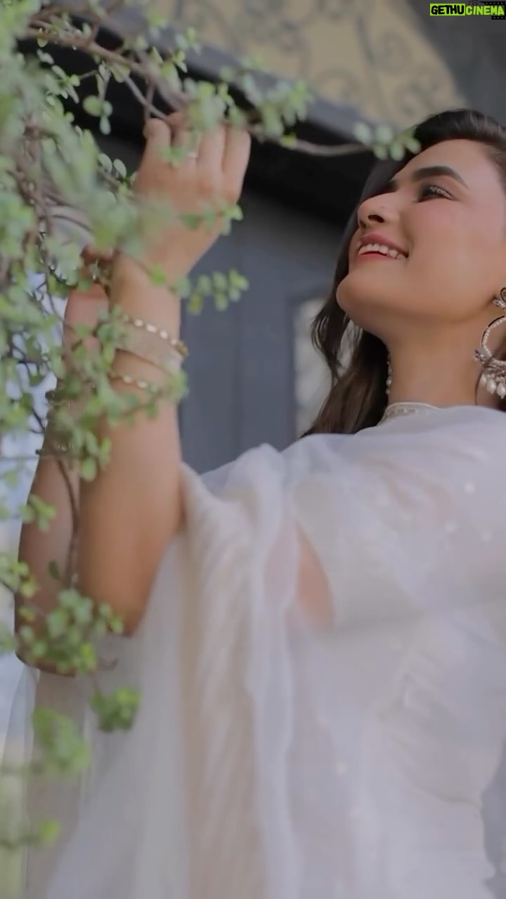 Kiran Haq - 21.3K Likes - 🤍🤍
👗 @wajahatmansoorofficial
📷 @deeveesofficial
💄 @naqashgillofficial
@zaheenkamran