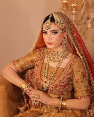 Kiran Haq Instagram - KIRAN! ❤️ 
Signature bridal campaign by @saminahairandmakeupstudio 

Mua/Hair: @saminahairandmakeupstudio 
Celeb: @kiranhaqofficial 
Dress: @sassy.thrift.store28 
Jewellery: @opalbymadihaihsan 
Location: @skinfinitybykiran

#celeberity #makeup #shoot #maribalviphotography #lahore #canada #pakistan #kiranhaq