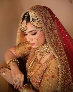 Kiran Haq Instagram - KIRAN! ❤️ 
Signature bridal campaign by @saminahairandmakeupstudio 

Mua/Hair: @saminahairandmakeupstudio 
Celeb: @kiranhaqofficial 
Dress: @sassy.thrift.store28 
Jewellery: @opalbymadihaihsan 
Location: @skinfinitybykiran

#celeberity #makeup #shoot #maribalviphotography #lahore #canada #pakistan #kiranhaq