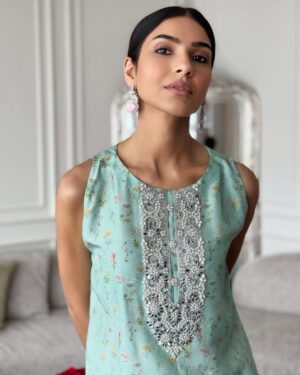 Kiran Malik Instagram - May the blessings of Jumma fill your heart with peace, your mind with clarity, and your soul with serenity. Jumma Mubarak!

Wearing @sucre.clothing